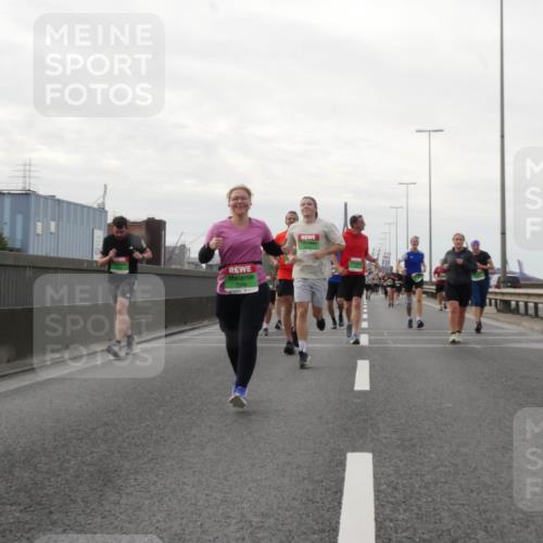 03.10.2025 - Köhlbrandbrückenlauf Matties Gatica Varas http://msf.ph/oto/9191907 03.10.2025 16:08:07 Position 3 7474 meine-sportfotos.de