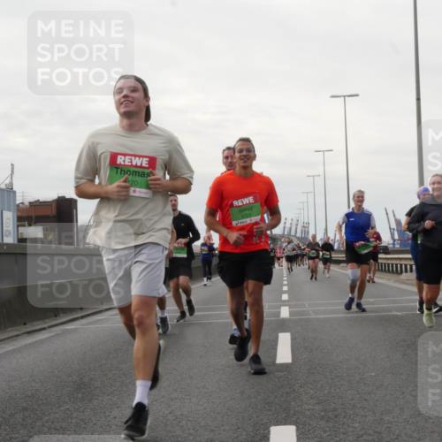 03.10.2025 - Köhlbrandbrückenlauf Matties Gatica Varas http://msf.ph/oto/9191914 03.10.2025 16:08:09 Position 3 120, 9723 meine-sportfotos.de