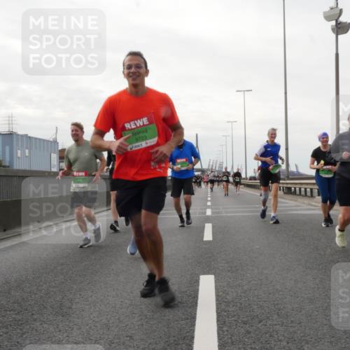 03.10.2025 - Köhlbrandbrückenlauf Matties Gatica Varas http://msf.ph/oto/9191921 03.10.2025 16:08:10 Position 3 9723 meine-sportfotos.de