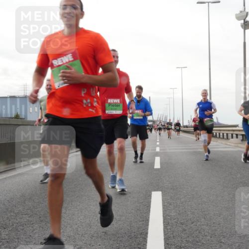 03.10.2025 - Köhlbrandbrückenlauf Matties Gatica Varas http://msf.ph/oto/9191922 03.10.2025 16:08:10 Position 3 8330 meine-sportfotos.de