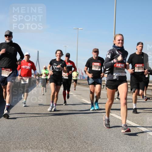 03.10.2025 - Köhlbrandbrückenlauf Yannick Fuchs http://msf.ph/oto/9191931 03.10.2025 11:52:52 Position 3 6779, 5738, 4787 meine-sportfotos.de