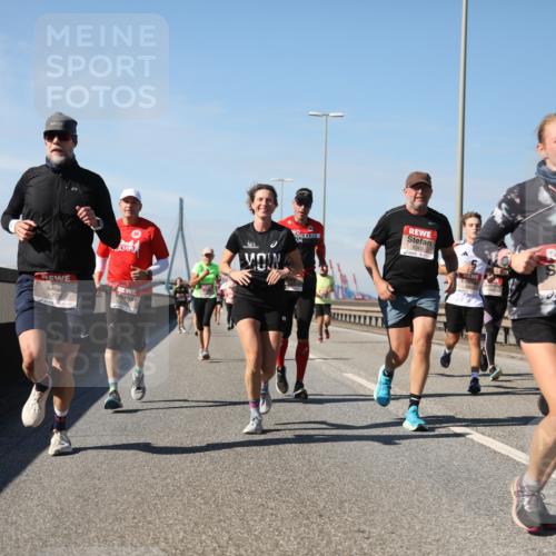 03.10.2025 - Köhlbrandbrückenlauf Yannick Fuchs http://msf.ph/oto/9191934 03.10.2025 11:52:53 Position 3 6779, 6563, 5738 meine-sportfotos.de