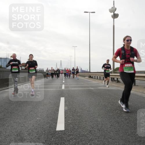 03.10.2025 - Köhlbrandbrückenlauf Matties Gatica Varas http://msf.ph/oto/9191942 03.10.2025 16:08:25 Position 3  meine-sportfotos.de