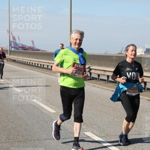 03.10.2025 - Köhlbrandbrückenlauf Yannick Fuchs http://msf.ph/oto/9191943 03.10.2025 12:13:02 Position 3 116, 5121 meine-sportfotos.de