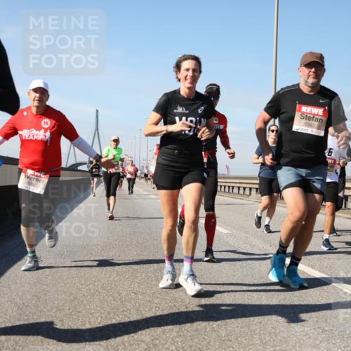 03.10.2025 - Köhlbrandbrückenlauf Yannick Fuchs http://msf.ph/oto/9191945 03.10.2025 11:52:53 Position 3 6779, 6432, 6563 meine-sportfotos.de