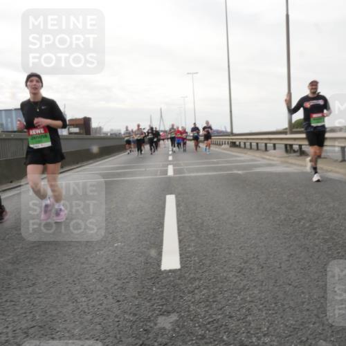 03.10.2025 - Köhlbrandbrückenlauf Matties Gatica Varas http://msf.ph/oto/9191946 03.10.2025 16:08:26 Position 3 7793 meine-sportfotos.de