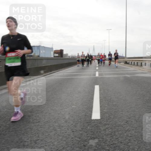 03.10.2025 - Köhlbrandbrückenlauf Matties Gatica Varas http://msf.ph/oto/9191949 03.10.2025 16:08:27 Position 3  meine-sportfotos.de