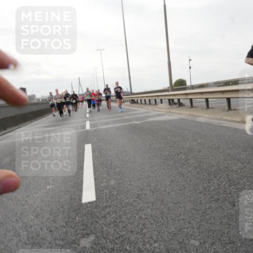 03.10.2025 - Köhlbrandbrückenlauf Matties Gatica Varas http://msf.ph/oto/9191950 03.10.2025 16:08:27 Position 3  meine-sportfotos.de