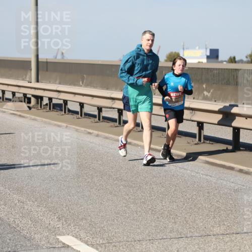 03.10.2025 - Köhlbrandbrückenlauf Yannick Fuchs http://msf.ph/oto/9191973 03.10.2025 12:13:05 Position 3  meine-sportfotos.de