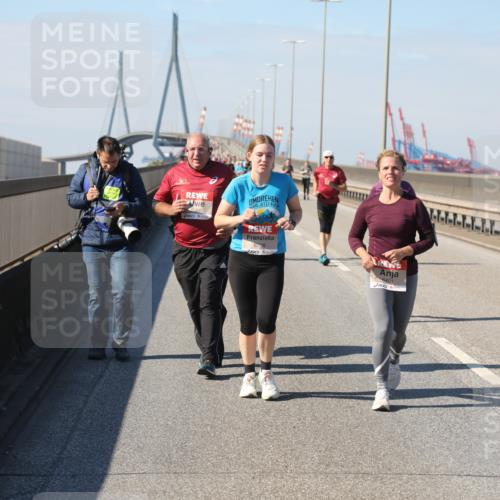 03.10.2025 - Köhlbrandbrückenlauf Yannick Fuchs http://msf.ph/oto/9191978 03.10.2025 12:13:06 Position 3 584, 6399, 6401 meine-sportfotos.de