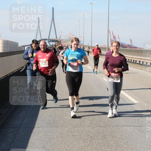 03.10.2025 - Köhlbrandbrückenlauf Yannick Fuchs http://msf.ph/oto/9191985 03.10.2025 12:13:07 Position 3 5584, 6399, 0401 meine-sportfotos.de