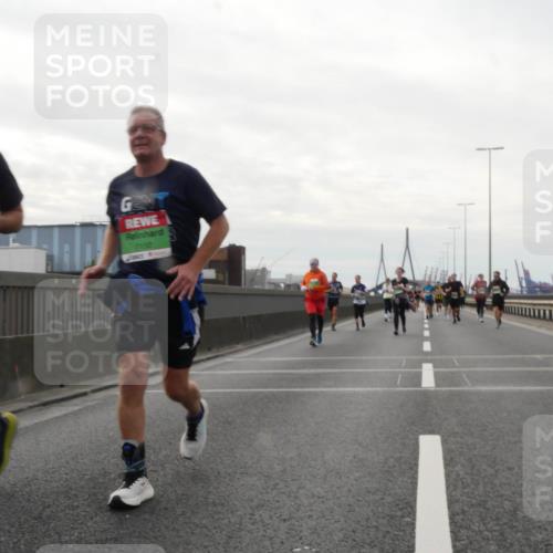 03.10.2025 - Köhlbrandbrückenlauf Matties Gatica Varas http://msf.ph/oto/9192014 03.10.2025 16:08:47 Position 3 7152 meine-sportfotos.de