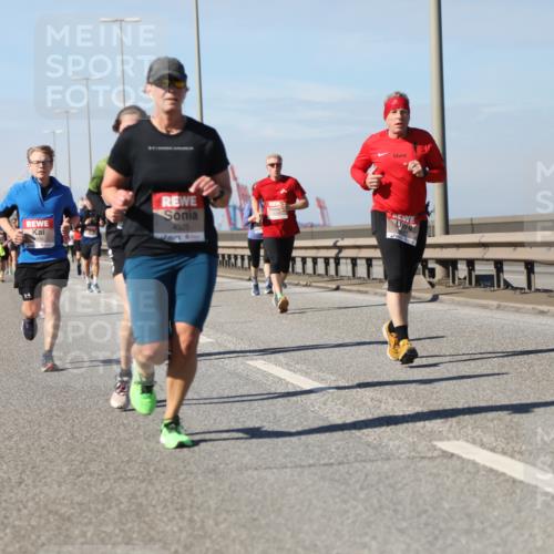 03.10.2025 - Köhlbrandbrückenlauf Yannick Fuchs http://msf.ph/oto/9192015 03.10.2025 11:52:59 Position 3 4325 meine-sportfotos.de