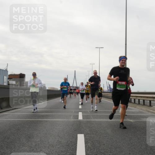 03.10.2025 - Köhlbrandbrückenlauf Matties Gatica Varas http://msf.ph/oto/9192042 03.10.2025 16:08:55 Position 3  meine-sportfotos.de