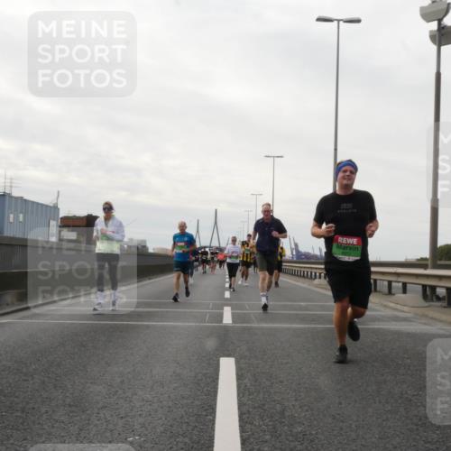 03.10.2025 - Köhlbrandbrückenlauf Matties Gatica Varas http://msf.ph/oto/9192044 03.10.2025 16:08:55 Position 3 8972 meine-sportfotos.de