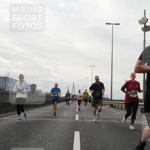 03.10.2025 - Köhlbrandbrückenlauf Matties Gatica Varas http://msf.ph/oto/9192048 03.10.2025 16:08:56 Position 3 8972 meine-sportfotos.de