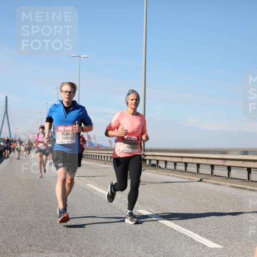 03.10.2025 - Köhlbrandbrückenlauf Yannick Fuchs http://msf.ph/oto/9192050 03.10.2025 11:53:02 Position 3 4998, 4933 meine-sportfotos.de