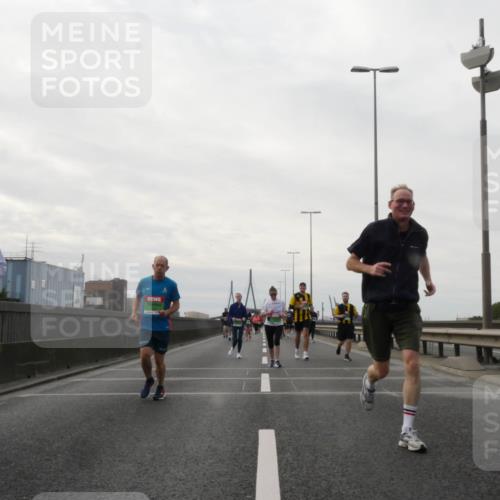 03.10.2025 - Köhlbrandbrückenlauf Matties Gatica Varas http://msf.ph/oto/9192053 03.10.2025 16:08:57 Position 3  meine-sportfotos.de