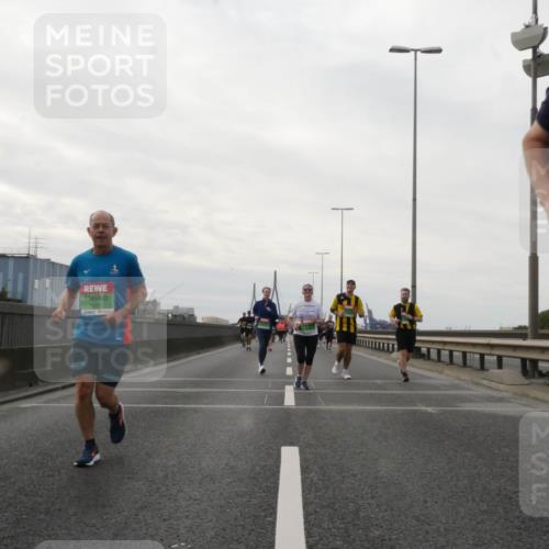 03.10.2025 - Köhlbrandbrückenlauf Matties Gatica Varas http://msf.ph/oto/9192057 03.10.2025 16:08:58 Position 3  meine-sportfotos.de