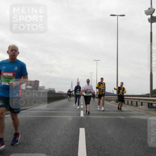 03.10.2025 - Köhlbrandbrückenlauf Matties Gatica Varas http://msf.ph/oto/9192060 03.10.2025 16:08:59 Position 3 7490 meine-sportfotos.de