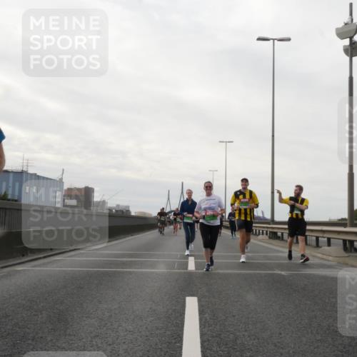 03.10.2025 - Köhlbrandbrückenlauf Matties Gatica Varas http://msf.ph/oto/9192061 03.10.2025 16:08:59 Position 3  meine-sportfotos.de