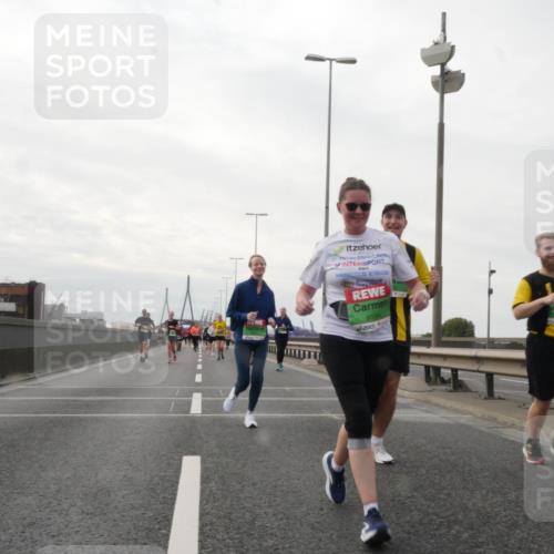 03.10.2025 - Köhlbrandbrückenlauf Matties Gatica Varas http://msf.ph/oto/9192070 03.10.2025 16:09:01 Position 3 21, 9194 meine-sportfotos.de