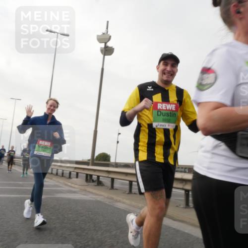 03.10.2025 - Köhlbrandbrückenlauf Matties Gatica Varas http://msf.ph/oto/9192074 03.10.2025 16:09:02 Position 3 8261, 8852 meine-sportfotos.de
