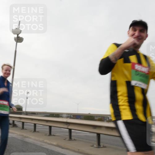 03.10.2025 - Köhlbrandbrückenlauf Matties Gatica Varas http://msf.ph/oto/9192077 03.10.2025 16:09:03 Position 3  meine-sportfotos.de