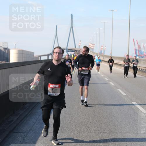 03.10.2025 - Köhlbrandbrückenlauf Yannick Fuchs http://msf.ph/oto/9192085 03.10.2025 12:13:21 Position 3 4621 meine-sportfotos.de
