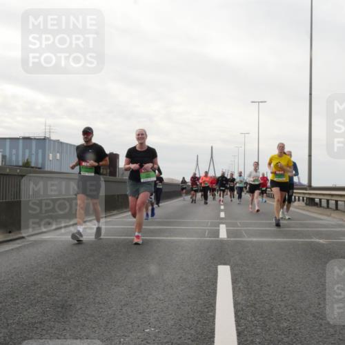 03.10.2025 - Köhlbrandbrückenlauf Matties Gatica Varas http://msf.ph/oto/9192091 03.10.2025 16:09:08 Position 3  meine-sportfotos.de