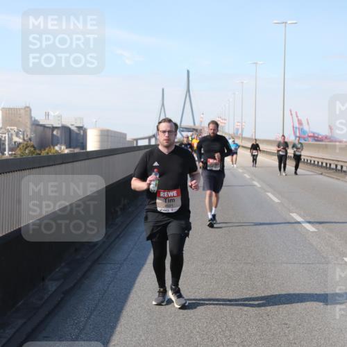 03.10.2025 - Köhlbrandbrückenlauf Yannick Fuchs http://msf.ph/oto/9192092 03.10.2025 12:13:22 Position 3 4621 meine-sportfotos.de
