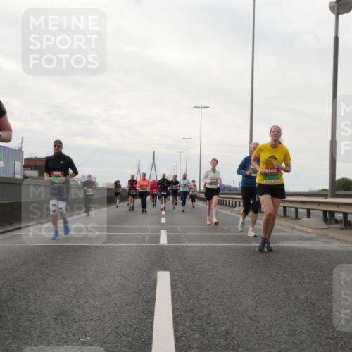 03.10.2025 - Köhlbrandbrückenlauf Matties Gatica Varas http://msf.ph/oto/9192100 03.10.2025 16:09:10 Position 3 9680 meine-sportfotos.de