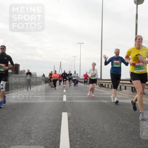 03.10.2025 - Köhlbrandbrückenlauf Matties Gatica Varas http://msf.ph/oto/9192104 03.10.2025 16:09:11 Position 3 8371 meine-sportfotos.de
