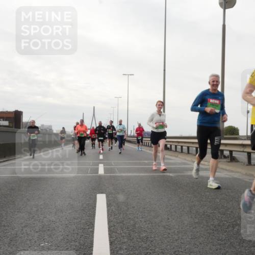 03.10.2025 - Köhlbrandbrückenlauf Matties Gatica Varas http://msf.ph/oto/9192107 03.10.2025 16:09:11 Position 3 8371 meine-sportfotos.de