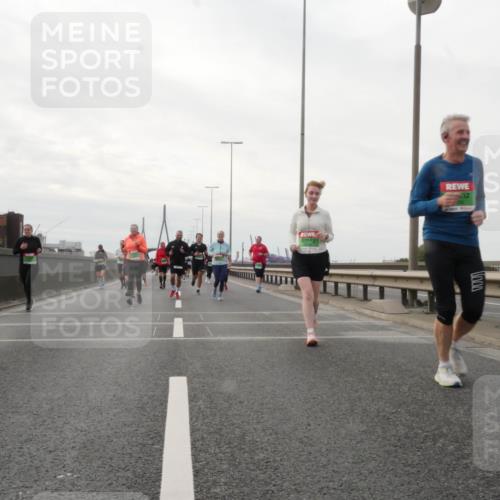 03.10.2025 - Köhlbrandbrückenlauf Matties Gatica Varas http://msf.ph/oto/9192109 03.10.2025 16:09:12 Position 3  meine-sportfotos.de