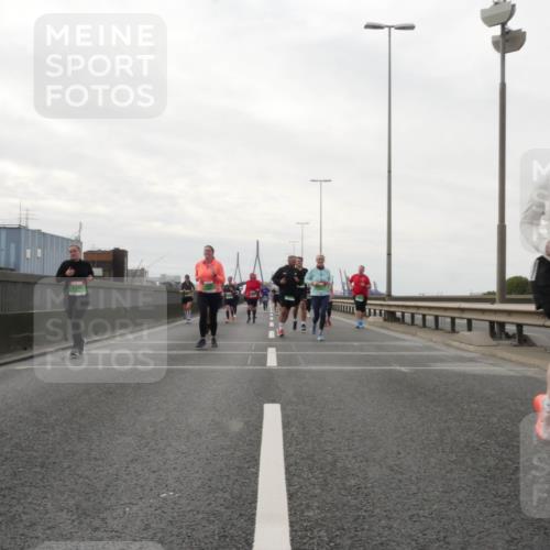 03.10.2025 - Köhlbrandbrückenlauf Matties Gatica Varas http://msf.ph/oto/9192116 03.10.2025 16:09:13 Position 3 8558 meine-sportfotos.de