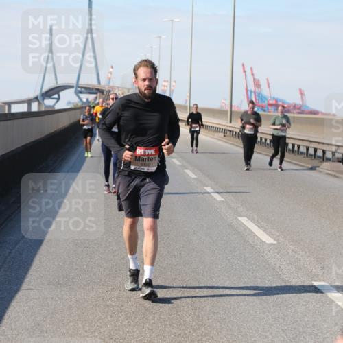 03.10.2025 - Köhlbrandbrückenlauf Yannick Fuchs http://msf.ph/oto/9192117 03.10.2025 12:13:24 Position 3 5139 meine-sportfotos.de