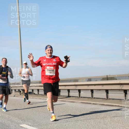 03.10.2025 - Köhlbrandbrückenlauf Yannick Fuchs http://msf.ph/oto/9192118 03.10.2025 11:53:07 Position 3 6530 meine-sportfotos.de