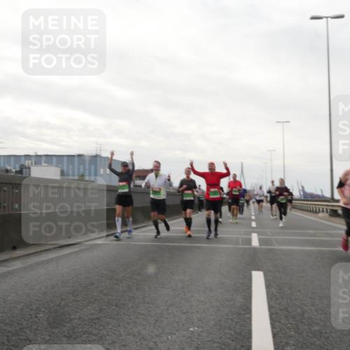 03.10.2025 - Köhlbrandbrückenlauf Matties Gatica Varas http://msf.ph/oto/9192141 03.10.2025 16:09:18 Position 3  meine-sportfotos.de