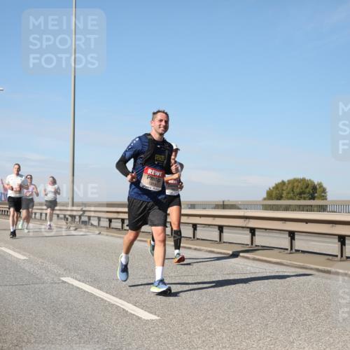 03.10.2025 - Köhlbrandbrückenlauf Yannick Fuchs http://msf.ph/oto/9192145 03.10.2025 11:53:09 Position 3 5218 meine-sportfotos.de