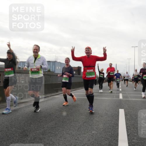 03.10.2025 - Köhlbrandbrückenlauf Matties Gatica Varas http://msf.ph/oto/9192150 03.10.2025 16:09:20 Position 3 8160 meine-sportfotos.de