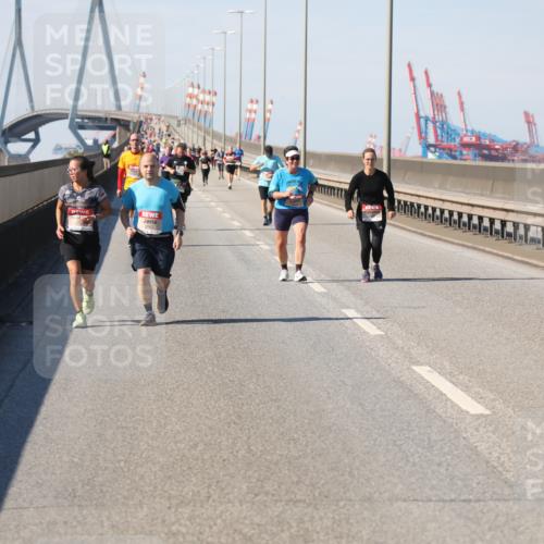 03.10.2025 - Köhlbrandbrückenlauf Yannick Fuchs http://msf.ph/oto/9192156 03.10.2025 12:13:29 Position 3  meine-sportfotos.de