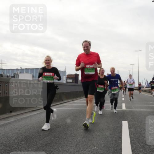 03.10.2025 - Köhlbrandbrückenlauf Matties Gatica Varas http://msf.ph/oto/9192162 03.10.2025 16:09:23 Position 3 7707, 7755 meine-sportfotos.de