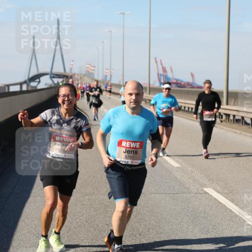 03.10.2025 - Köhlbrandbrückenlauf Yannick Fuchs http://msf.ph/oto/9192201 03.10.2025 12:13:35 Position 3 5766, 5767 meine-sportfotos.de