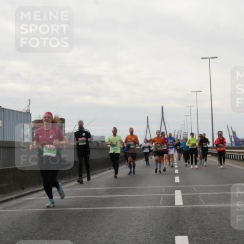 03.10.2025 - Köhlbrandbrückenlauf Matties Gatica Varas http://msf.ph/oto/9192206 03.10.2025 16:09:34 Position 3  meine-sportfotos.de