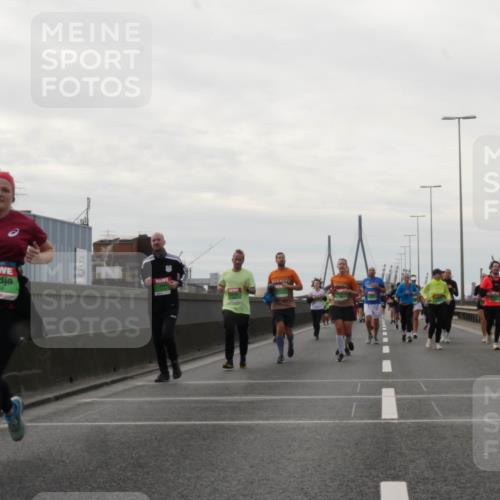 03.10.2025 - Köhlbrandbrückenlauf Matties Gatica Varas http://msf.ph/oto/9192210 03.10.2025 16:09:35 Position 3 9434 meine-sportfotos.de