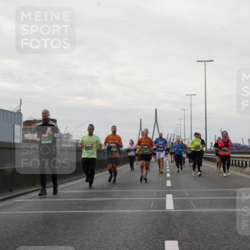 03.10.2025 - Köhlbrandbrückenlauf Matties Gatica Varas http://msf.ph/oto/9192212 03.10.2025 16:09:36 Position 3  meine-sportfotos.de