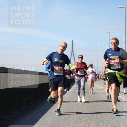 03.10.2025 - Köhlbrandbrückenlauf Yannick Fuchs http://msf.ph/oto/9192213 03.10.2025 11:53:13 Position 3 6685, 6686 meine-sportfotos.de