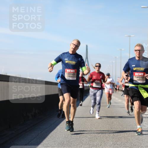 03.10.2025 - Köhlbrandbrückenlauf Yannick Fuchs http://msf.ph/oto/9192215 03.10.2025 11:53:13 Position 3 6685, 6686 meine-sportfotos.de