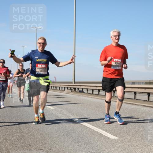 03.10.2025 - Köhlbrandbrückenlauf Yannick Fuchs http://msf.ph/oto/9192228 03.10.2025 11:53:14 Position 3 6685, 6686, 4176 meine-sportfotos.de